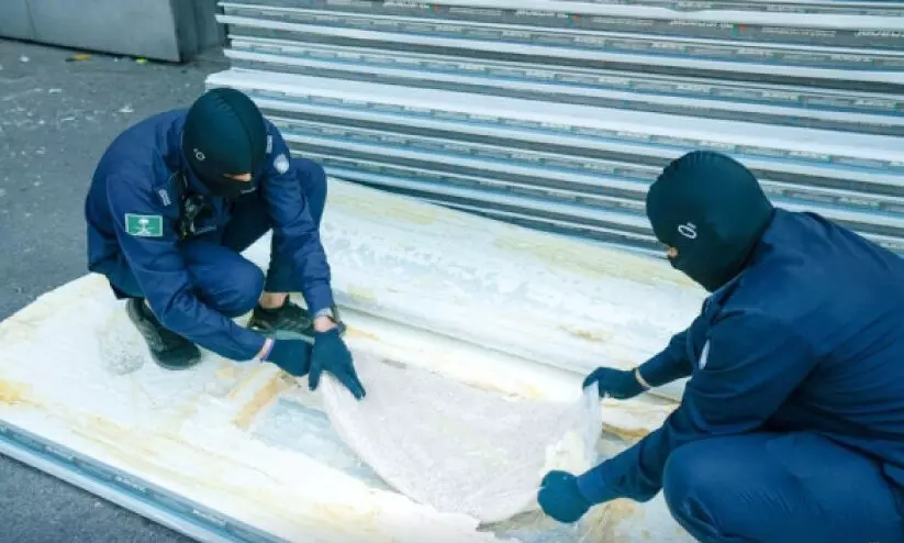 മ​യ​ക്കു​മ​രു​ന്ന്​ ക​ട​ത്തി​നെ​തി​രെ ന​ട​പ​ടി; ജി​ദ്ദ തു​റ​മു​ഖ​ത്ത്​ 16 ല​ക്ഷ​ത്തോ​ളം ല​ഹ​രി ഗു​ളി​ക​ക​ൾ പി​ടി​കൂ​ടി