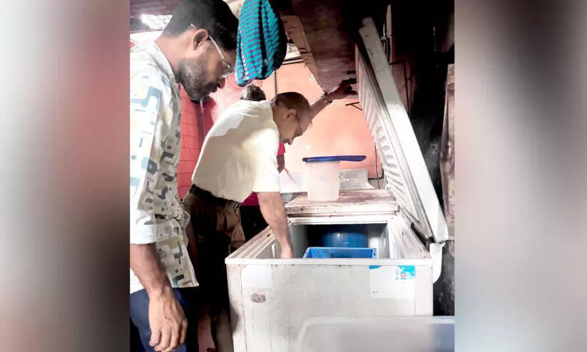 ഭക്ഷണശാലകളിൽ പരിശോധന: പഴകിയ ഭക്ഷണം പിടികൂടി