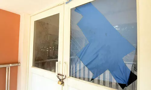 എമർജൻസി എക്സിറ്റ് പോലും പൂട്ടിക്കെട്ടിയിരുന്നു; പുറത്തുചാടിയത് മറ്റൊരു വാതിൽ ചവിട്ടിപ്പൊളിച്ച്