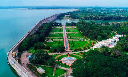 വൃ​ന്ദാ​വ​ന്‍ ഗാ​ര്‍ഡ​നി​ല്‍ പ്ര​വേ​ശ​ന നി​ര​ക്ക് ഇ​ര​ട്ടി​യാ​ക്കി