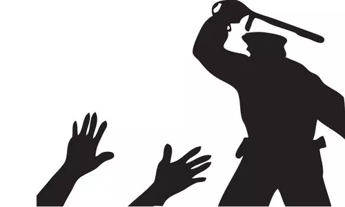 ഉത്സവത്തിനെത്തിയ യുവാക്കളെ പൊലീസ് മര്‍ദിച്ചു