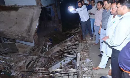 ജംഷഡ്പൂരിൽ സർക്കാർ ആശുപത്രിയുടെ ഇടനാഴി തകർന്ന് രണ്ടു മരണം; ഒരാൾ കുടുങ്ങിയതായി സംശയം