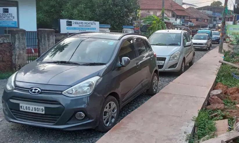 നീലേശ്വരം-തെരു റോഡ് പ്രവൃത്തി ടാറിങ് എന്ന് നടത്തും?