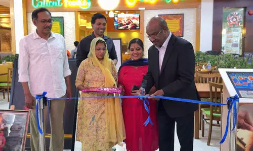 ‘ആ​ർ​ട്ട്​ ഫീ​സ്റ്റ്​’ ചി​ത്ര​പ്ര​ദ​ർ​ശ​ന​ത്തി​ന്​ തു​ട​ക്കം