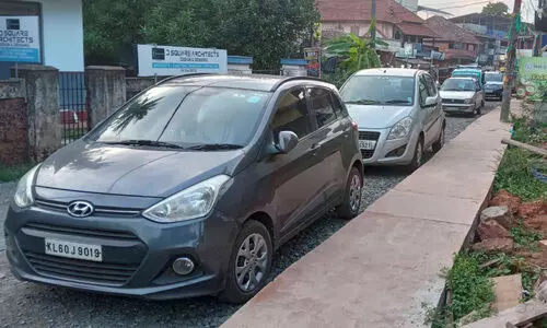 നീലേശ്വരം-തെരു റോഡ് പ്രവൃത്തി ടാറിങ് എന്ന് നടത്തും?