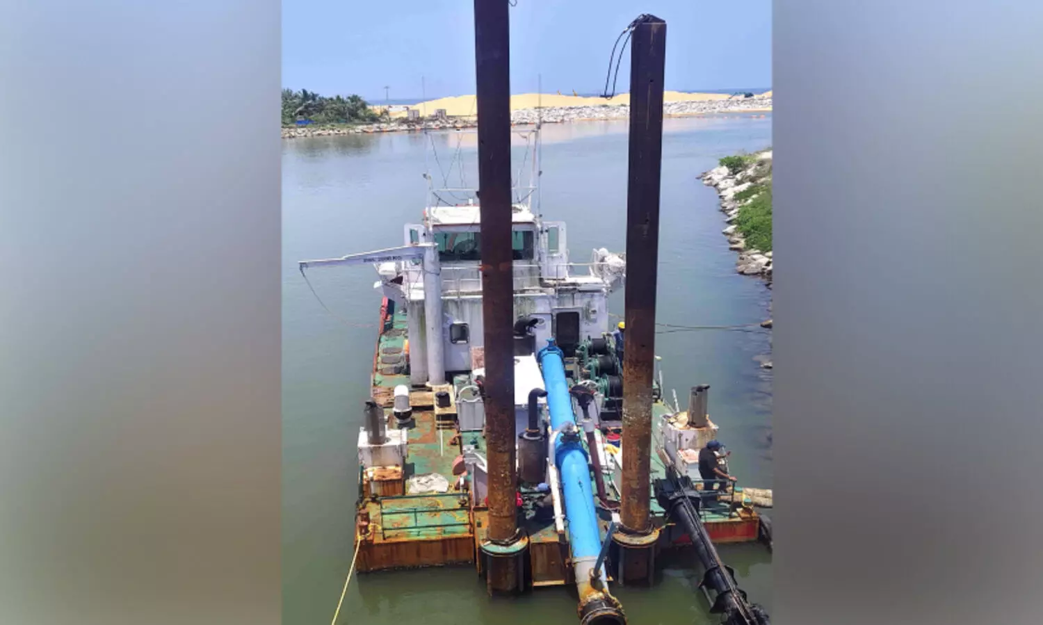 ഡ്ര​ഡ്ജ​റിന്​ സാങ്കേതിക തകരാർ; മുതലപ്പൊഴിയിൽ മണൽ നീക്കം വൈകും