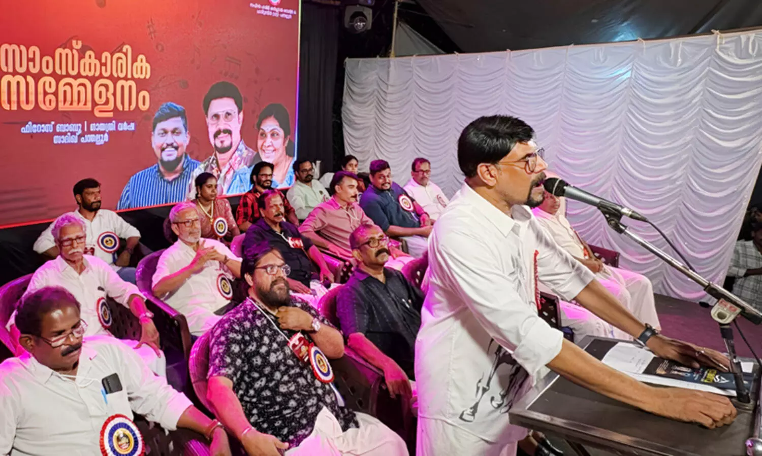 നാടൊഴുകിയെത്തി; പന്തല്ലൂരിന്‍റെ കലാമാമാങ്കമായി ഗ്രാമരാവ്