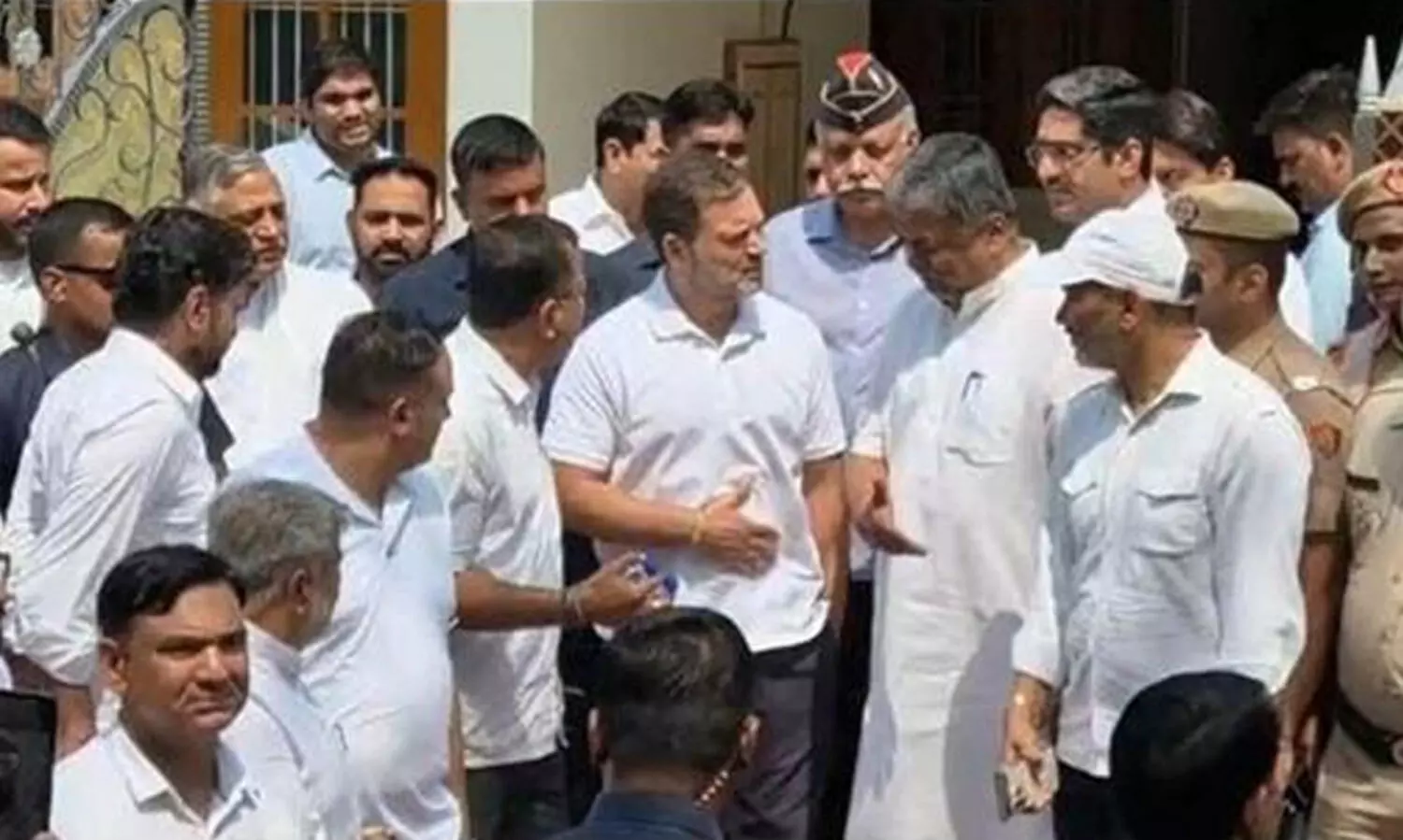 ‘കുടുംബത്തിന്‍റെ ധൈര്യം രാജ്യത്തിനുള്ള സന്ദേശമാണ്’; ലെഫ്. വിനയ് നര്‍വാളിന്റെ കുടുംബത്തെ സന്ദർശിച്ച് രാഹുൽ ഗാന്ധി