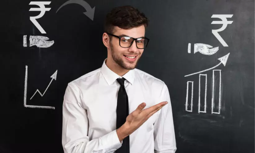 മ​ദ്രാ​സ് സ്കൂ​ൾ ഓ​ഫ് ഇ​ക്ക​ണോ​മി​ക്സി​ൽ എം.​എ, എം.​എ​സ്‍സി, ഇ​ന്റ​ഗ്രേ​റ്റ​ഡ് എം.​എ