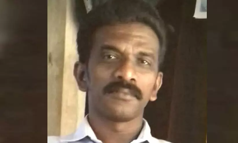 ബാങ്ക് ഇടപാടുകാരുടെ സ്വർണമെടുത്ത് പകരം മുക്കുപണ്ടം വെച്ച ജീവനക്കാരൻ അറസ്റ്റിൽ ബാങ്ക് ഇടപാടുകാരുടെ സ്വർണമെടുത്ത് പകരം മുക്കുപണ്ടം വെച്ച ജീവനക്കാരൻ അറസ്റ്റിൽ