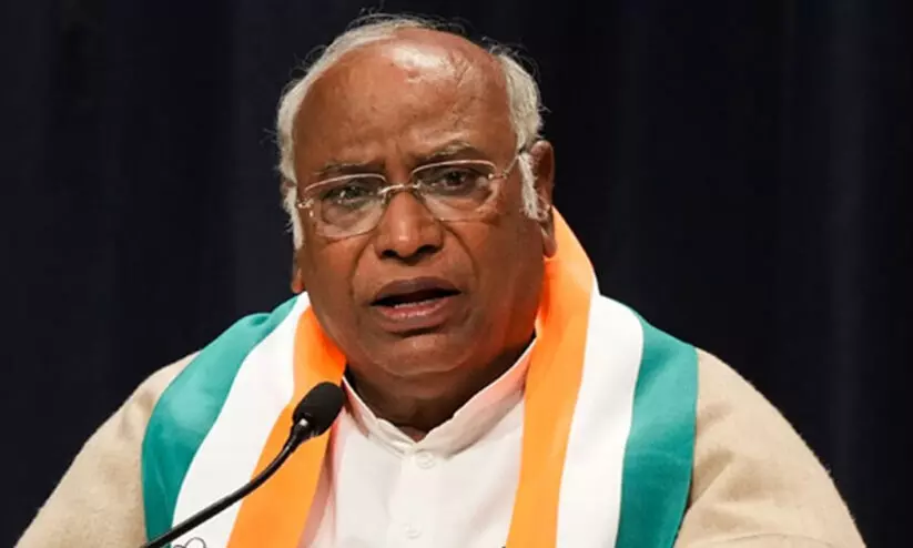 ജാതി സെൻസെസ്: സർവകക്ഷി യോഗം വിളിക്കണമെന്ന് ഖാർഗെ; മോദിക്ക് കത്തെഴുതി