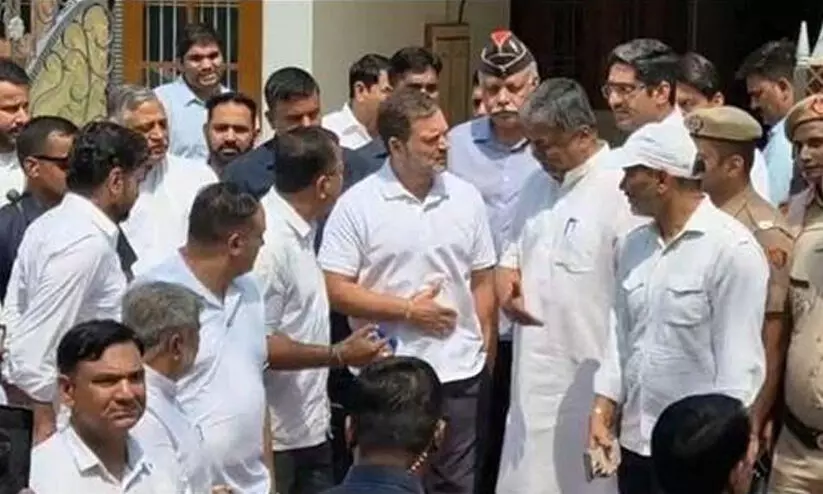 ‘കുടുംബത്തിന്റെ ധൈര്യം രാജ്യത്തിനുള്ള സന്ദേശമാണ്’; ലെഫ്. വിനയ് നര്വാളിന്റെ കുടുംബത്തെ സന്ദർശിച്ച് രാഹുൽ ഗാന്ധി ‘കുടുംബത്തിന്റെ ധൈര്യം രാജ്യത്തിനുള്ള സന്ദേശമാണ്’; ലെഫ്. വിനയ് നര്വാളിന്റെ കുടുംബത്തെ സന്ദർശിച്ച് രാഹുൽ ഗാന്ധി