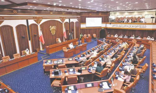 സ്വ​കാ​ര്യ സ്കൂ​ളു​ക​ളി​ൽ സ്വ​ദേ​ശി​ക​ളെ നി‍യ​മി​ക്ക​ൽ