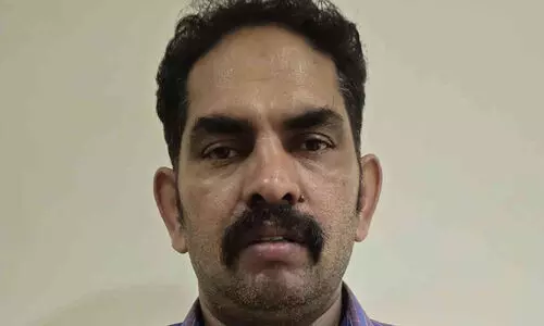 മസ്ജിദ് വരാന്തയിൽ വിശ്രമിച്ചു, ജീവനക്കാരൻ പോയതോടെ അകത്ത് കയറി വാതിലടച്ച്  നേർച്ചക്കുറ്റികളിൽ നിന്ന് വിദഗ്ധമായി പണം കവർന്നു; കുപ്രസിദ്ധ മോഷ്ടാവിനെ നാട്ടുകാർ കൈയോടെ പിടികൂടി