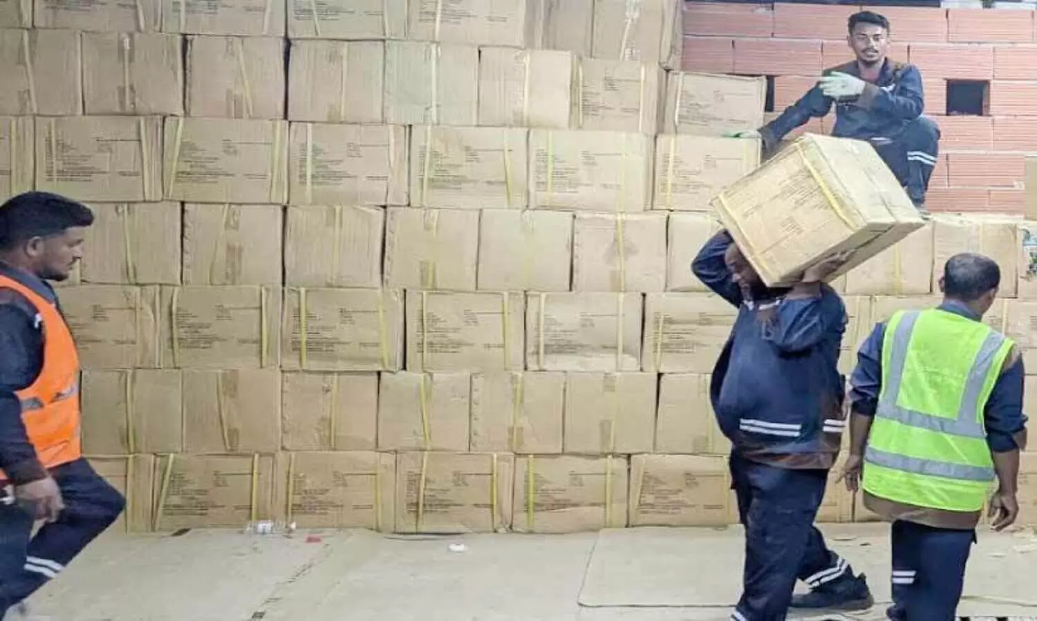 ഭ​ക്ഷ്യ സു​ര​ക്ഷ;   ജി​ദ്ദ​യി​ൽ 9.6 ട​ൺ കേ​ടാ​യ മാം​സം പി​ടി​കൂ​ടി