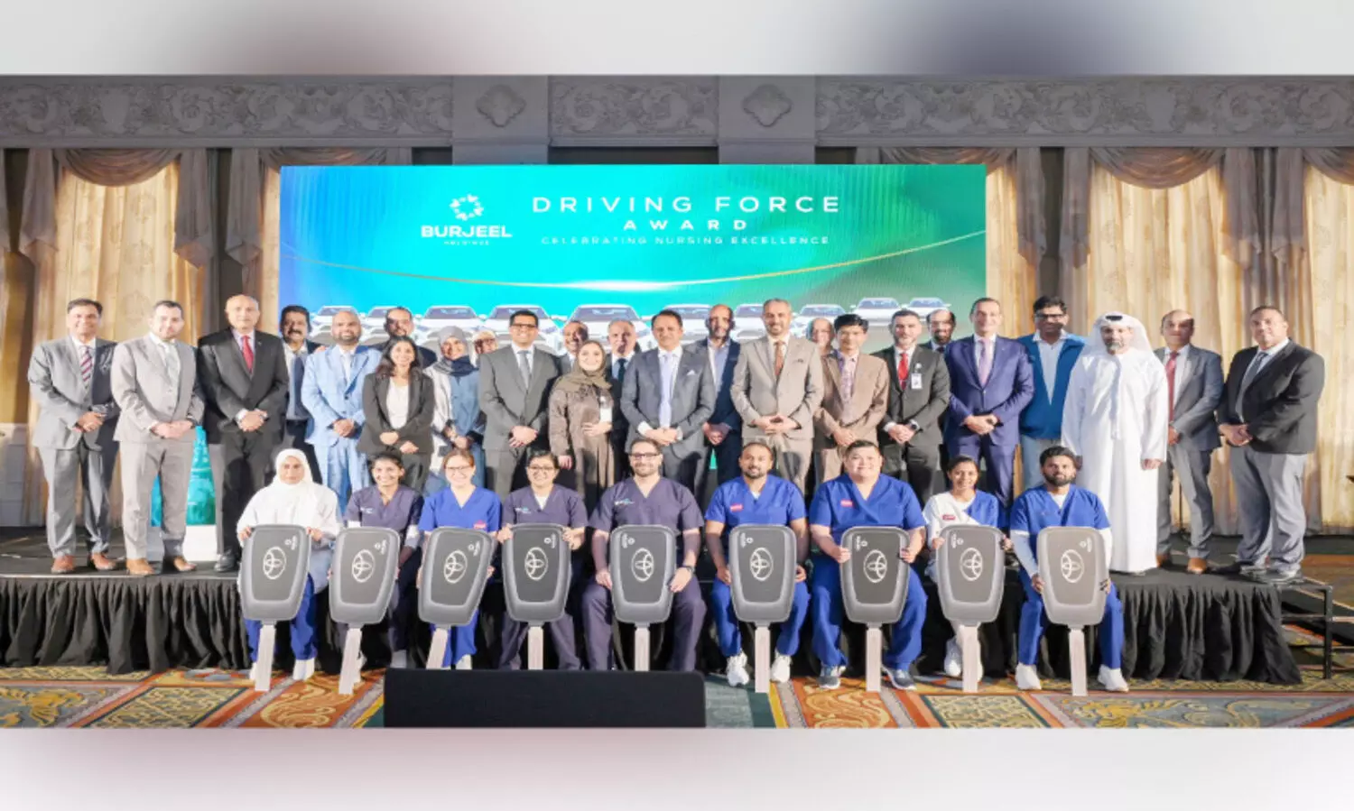 ലോ​ക ന​ഴ്സ​സ് ദി​നം: 10 ന​ഴ്സു​മാ​ർ​ക്ക്​ കാ​ർ സ​മ്മാ​നി​ച്ച്​ ബു​ർ​ജീ​ൽ