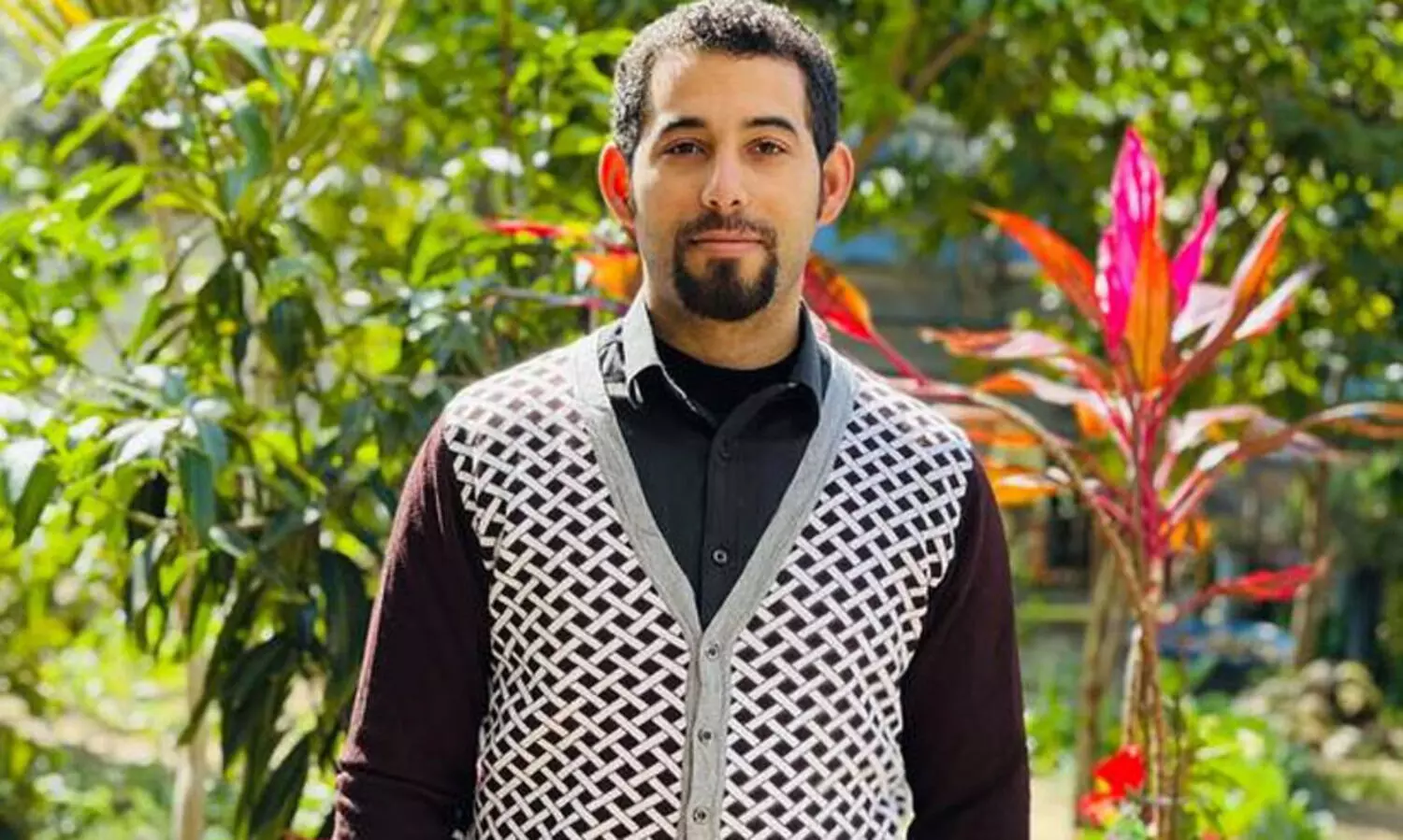 ഗസ്സയുടെ ജീവിതവും മരണവും വരച്ചിട്ട ഫലസ്തീൻ കവി മൊസാബ് അബു ത്വാഹക്ക് പുലിറ്റ്സർ പുരസ്കാരം