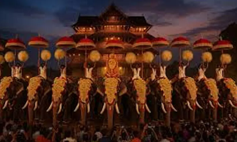 യന്ത്രക്കുടയും പൂരപ്പന്തലും; ആവേശകുടമാറ്റം