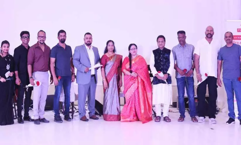 സു​ഹാ​ർ നി​ലാ​വ്’ ക​ലാ​സ​ന്ധ്യ അ​ര​ങ്ങേ​റി