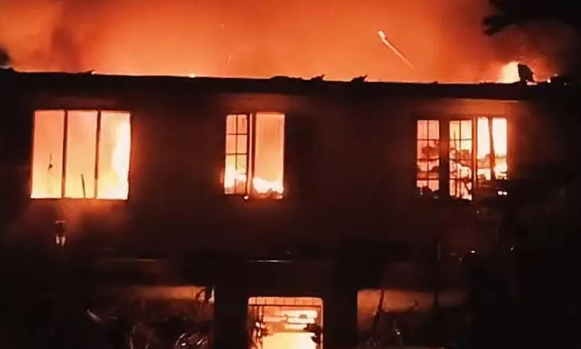 പഴയ വാഹന ഭാഗങ്ങൾ സൂക്ഷിച്ച കെട്ടിടത്തിൽ വൻ തീപിടിത്തം