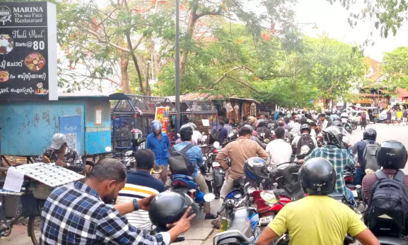 പണി മുടക്കി റോ റോ; സേ​തു സാ​ഗ​ർ-2 വെ​സ​ലാ​ണ്​ ത​ക​രാ​റി​ലാ​യ​ത്​