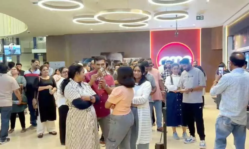 ‘തു​ട​രും’ ഫാ​ൻ​സ് ഷോ ​ഒ​രു​ക്കി​ ലാ​ൽ​കെ​യേ​ഴ്​​സ്​ വ​നി​ത വി​ങ്​