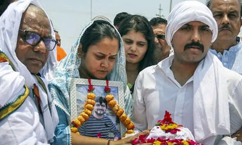 ഇതാണ് എന്റെ ഭർത്താവിനുള്ള യഥാർഥ ആദരാഞ്ജലി, അദ്ദേഹം എവിടെയായിരുന്നാലും ഇന്ന് സമാധാനത്തോടെയിരിക്കും; നരേന്ദ്ര മോദിയോട് നന്ദി പറഞ്ഞ് ശുഭം ദ്വിവേദിയുടെ ഭാര്യ ഇതാണ് എന്റെ ഭർത്താവിനുള്ള യഥാർഥ ആദരാഞ്ജലി, അദ്ദേഹം എവിടെയായിരുന്നാലും ഇന്ന് സമാധാനത്തോടെയിരിക്കും; നരേന്ദ്ര മോദിയോട് നന്ദി പറഞ്ഞ് ശുഭം ദ്വിവേദിയുടെ ഭാര്യ