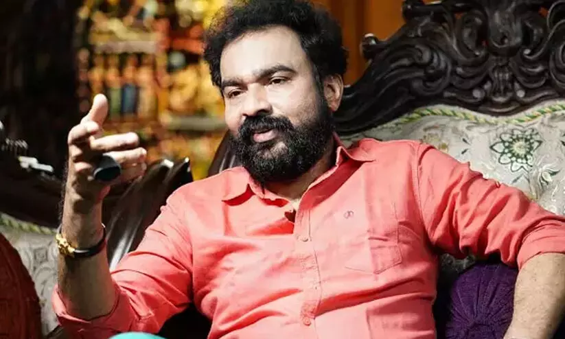 മകളുടെ വിവാഹത്തിൽ പങ്കെടുക്കാൻ മോൻസൺ മാവുങ്കലിന് ഇടക്കാല ജാമ്യം മകളുടെ വിവാഹത്തിൽ പങ്കെടുക്കാൻ മോൻസൺ മാവുങ്കലിന് ഇടക്കാല ജാമ്യം