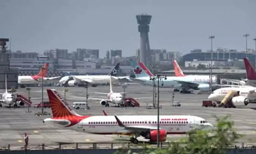 രാജ്യം ജാഗ്രതയിൽ; 18 വിമാനത്താവളങ്ങള് അടച്ചു, 200ലധികം വിമാനങ്ങൾ റദ്ദാക്കി രാജ്യം ജാഗ്രതയിൽ; 18 വിമാനത്താവളങ്ങള് അടച്ചു, 200ലധികം വിമാനങ്ങൾ റദ്ദാക്കി