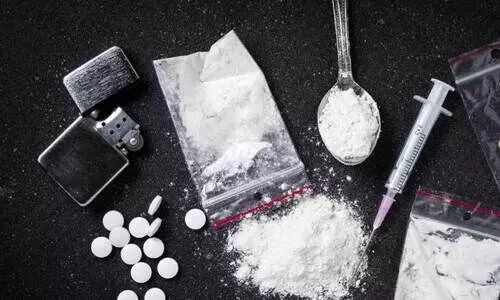 മ​യ​ക്കു​മ​രു​ന്ന് ക​ട​ത്താ​ൻ ശ്ര​മി​ച്ച മൂ​ന്ന് പ്ര​വാ​സി​ക​ൾ അ​റ​സ്റ്റി​ൽ