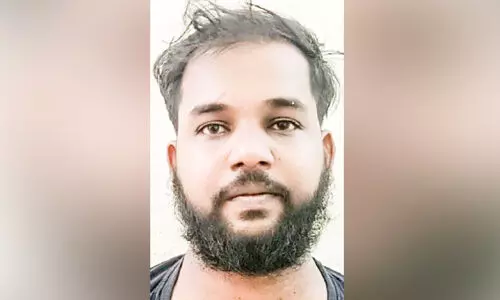 ക​ട്ട​ർ​കൊ​ണ്ട് വ​യോ​ധി​ക​യു​ടെ മാ​ല മു​റി​ച്ചെ​ടു​ക്കാ​ൻ ശ്ര​മം; മോ​ഷ്ടാ​ക്ക​ളി​ൽ ഒ​രാ​ൾ അ​റ​സ്റ്റി​ൽ