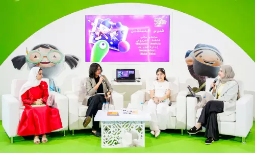 ഷാ​ര്‍ജ പു​സ്ത​കോ​ത്സ​വം; കു​ട്ടി​ക​ളു​മാ​യി സം​വ​ദി​ച്ച് മ​ല​യാ​ളി വി​ദ്യാ​ര്‍ഥി​നി