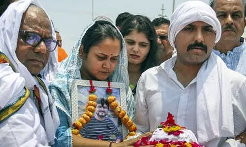 ഇതാണ് എന്റെ ഭർത്താവിനുള്ള യഥാർഥ ആദരാഞ്ജലി, അദ്ദേഹം എവിടെയായിരുന്നാലും ഇന്ന് സമാധാനത്തോടെയിരിക്കും; നരേന്ദ്ര മോദിയോട് നന്ദി പറഞ്ഞ് ശുഭം ദ്വിവേദിയുടെ ഭാര്യ