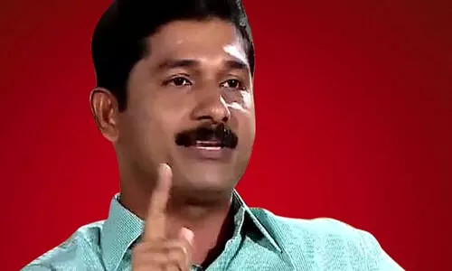 മരിച്ചു വീഴുന്ന മനുഷ്യരെയോർത്ത് മനസ്സു വിങ്ങുന്ന ഏതു മനുഷ്യസ്നേഹിയുടെയും ഹൃദയം തകർക്കുന്ന വാർത്തയാണ് യുദ്ധം -എം.സ്വരാജ്