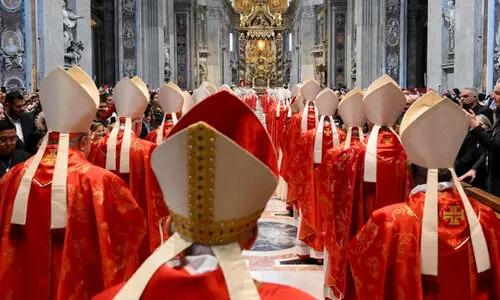 ആരാകും പുതിയ മാർപാപ്പ? വത്തിക്കാനിൽ കോൺക്ലേവ് തുടങ്ങി