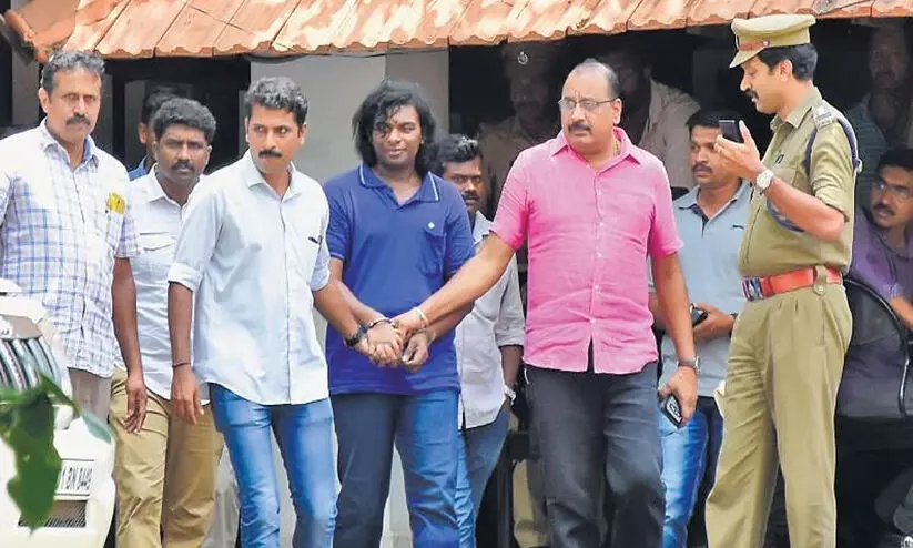 അച്ഛനെയും അമ്മയെയും അടക്കം നാലുപേരെ കൊലപ്പെടുത്തിയ കേസ്: നന്തൻകോട് കൂട്ടക്കൊലയിൽ ഇന്ന് വിധി അച്ഛനെയും അമ്മയെയും അടക്കം നാലുപേരെ കൊലപ്പെടുത്തിയ കേസ്: നന്തൻകോട് കൂട്ടക്കൊലയിൽ ഇന്ന് വിധി