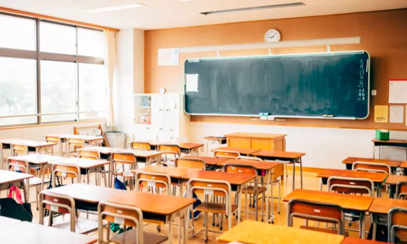 വിരുദ്ധമായ ചോദ്യങ്ങൾ വിദ്യാർഥികൾക്ക് നൽകി; സ്വകാര്യ സ്കൂളിനെതിരെ അന്വേഷണം വിരുദ്ധമായ ചോദ്യങ്ങൾ വിദ്യാർഥികൾക്ക് നൽകി; സ്വകാര്യ സ്കൂളിനെതിരെ അന്വേഷണം