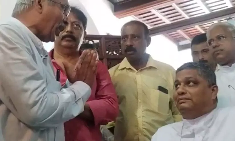 ‘പാംപ്ലാനിക്കെതിരായ അധിക്ഷേപം എങ്ങനെയാണ് സഭാസ്നേഹികളുടെ ശൈലിയാകുന്നത്?’ -അതിരൂപത ആസ്ഥാനത്തെ പ്രതിഷേധത്തിനെതിരെ സഭാ നേതൃത്വം; ഇടവേളക്കു ശേഷം കുർബാന തർക്കം മുറുകുന്നു ‘പാംപ്ലാനിക്കെതിരായ അധിക്ഷേപം എങ്ങനെയാണ് സഭാസ്നേഹികളുടെ ശൈലിയാകുന്നത്?’ -അതിരൂപത ആസ്ഥാനത്തെ പ്രതിഷേധത്തിനെതിരെ സഭാ നേതൃത്വം; ഇടവേളക്കു ശേഷം കുർബാന തർക്കം മുറുകുന്നു