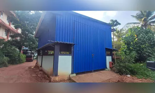 ഓ​ക്സി​ജ​ൻ പ്ലാ​ന്റ്​ പ്ര​വ​ർ​ത്ത​നം നി​ല​ച്ച​തി​ന്​ വി​ശ​ദീ​ക​ര​ണം തേ​ടി