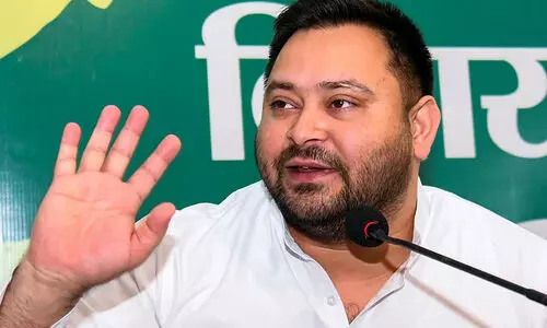 സൈനിക നീക്കങ്ങളിൽ മാധ്യമങ്ങളുടെ ലൈവ് കവറേജ് മുംബൈ ആക്രമണത്തിന് ഭീകരരെ സഹായിച്ചു, ഇനിയിതാവർത്തിക്കരുത്; തേജസ്വി യാദവ്