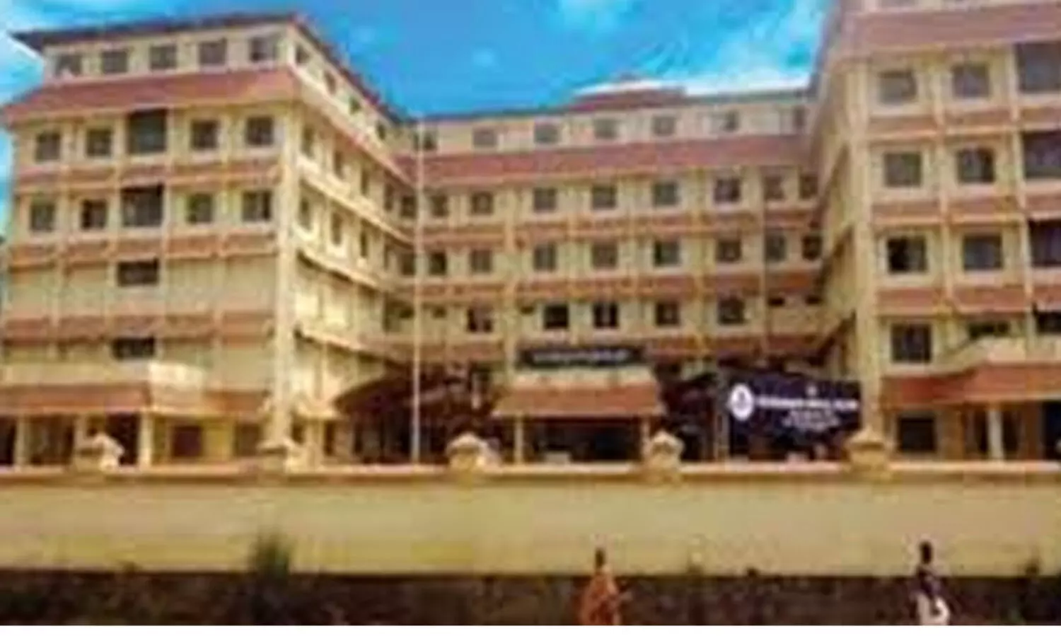 മ​ഞ്ചേ​രി മെ​ഡി.​കോ​ള​ജി​ൽ പ​ല കെ​ട്ടി​ട​ങ്ങ​ളും   പ്ര​വ​ര്‍ത്തി​ക്കു​ന്ന​ത് ഫ​യ​ര്‍ എ​ന്‍.​ഒ.​സി ഇ​ല്ലാ​തെ