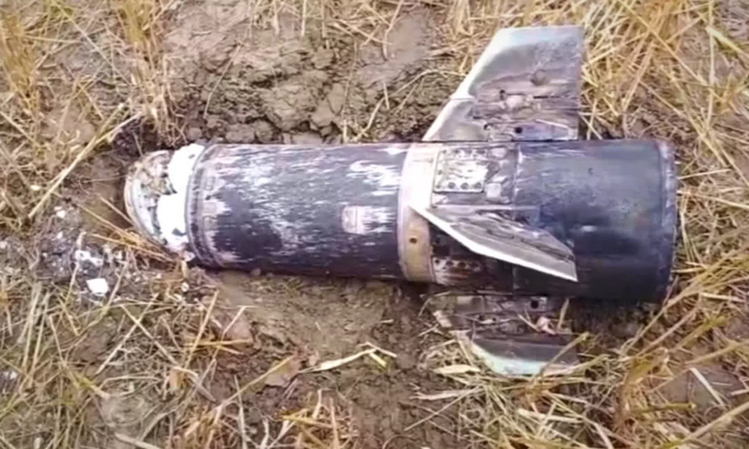 പഞ്ചാബിൽ ഇന്ത്യ വെടിവെച്ചിട്ട പാക് മിസൈലുകളുടെയും ഷെല്ലുകളുടെയും അവശിഷ്ടങ്ങൾ കണ്ടെത്തി