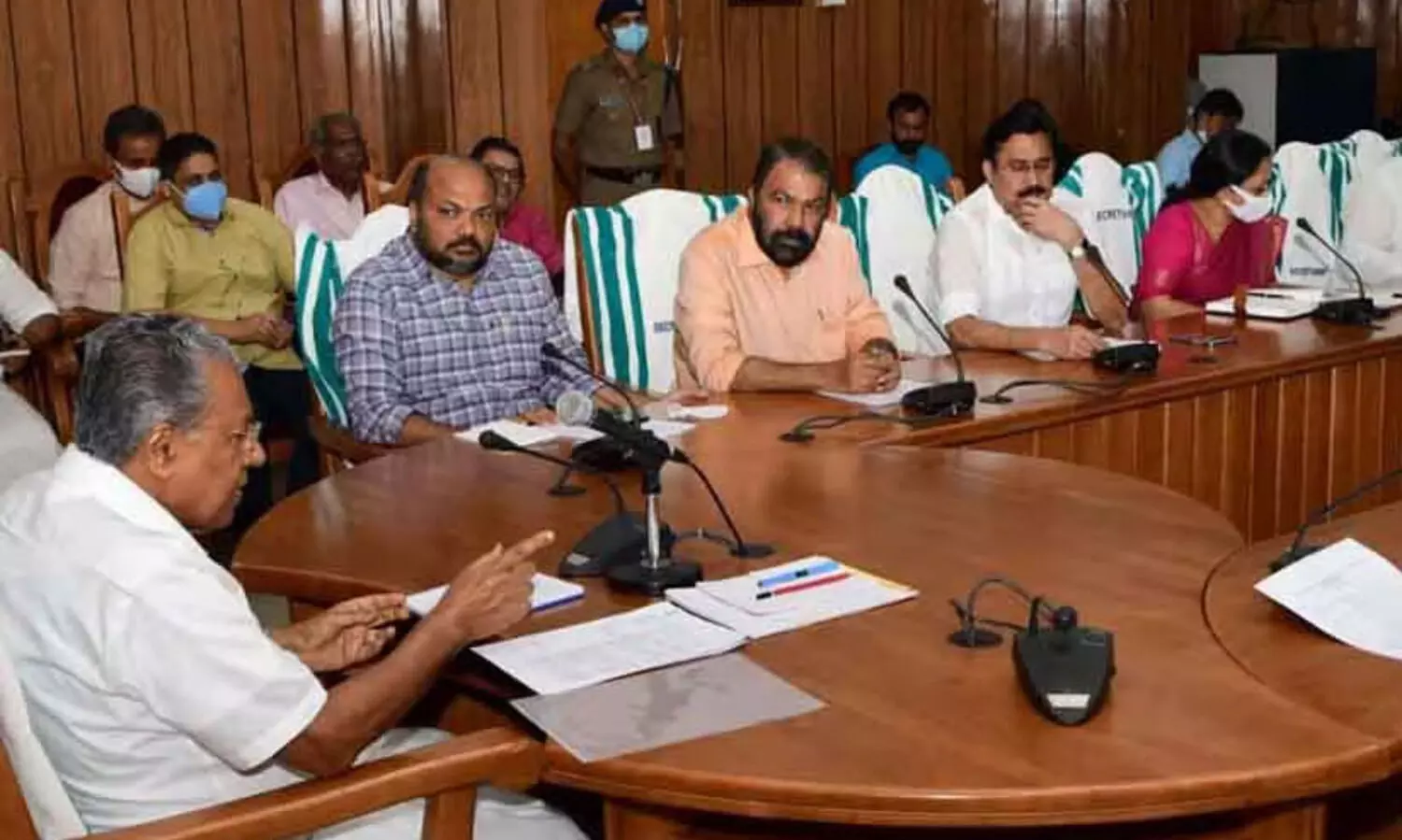 സംസ്ഥാന സർക്കാരിൻറെ നാലാം വാർഷികത്തോട് അനുബന്ധിച്ച ആഘോഷ പരിപാടികൾ വെട്ടിച്ചുരുക്കാൻ തീരുമാനം