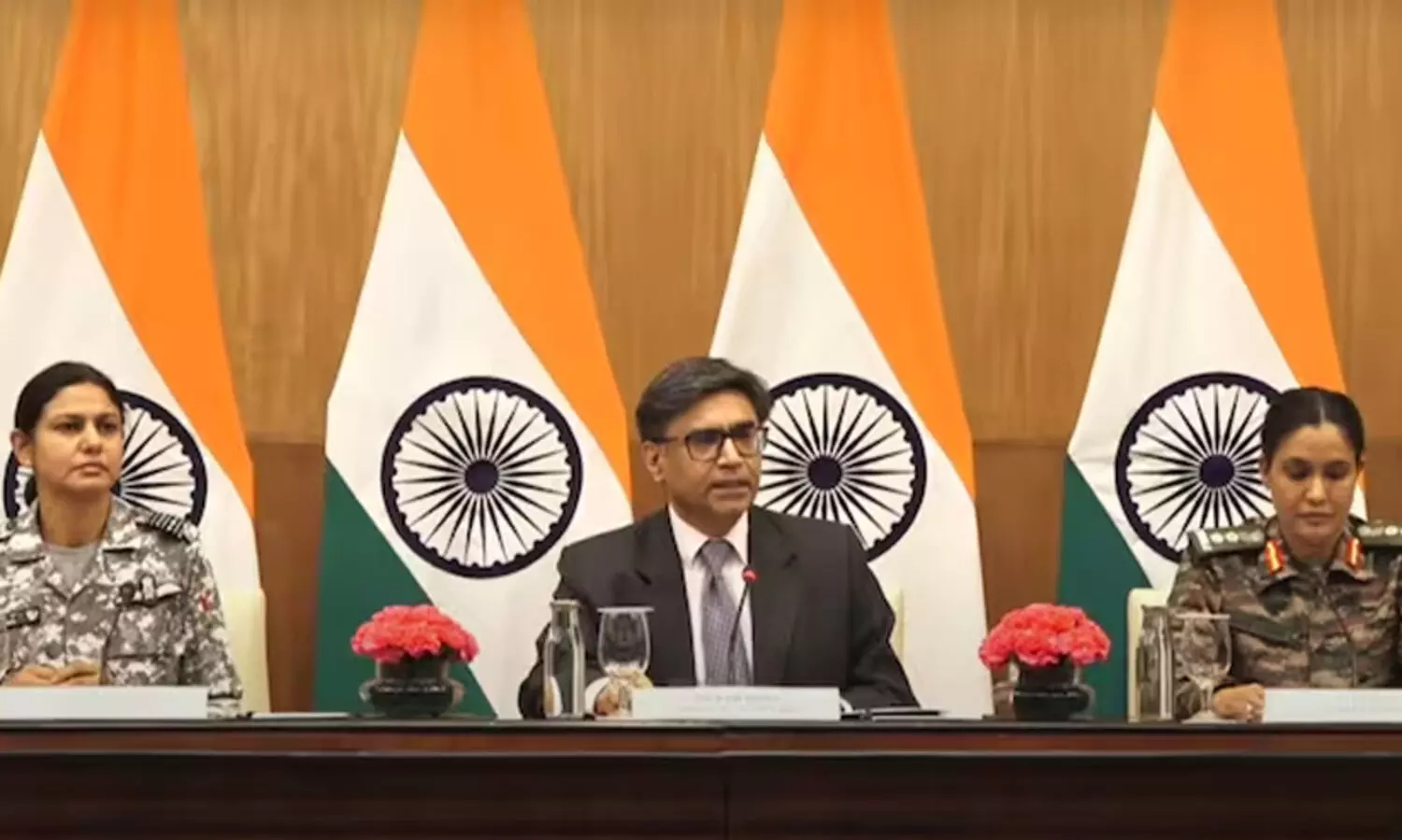 പാകിസ്താൻ ആക്രമണത്തിൽ രണ്ട് വിദ്യാർഥികൾ മരിച്ചു; യാത്ര വിമാനത്തെ കവചമാക്കിയെന്നും ഇന്ത്യ