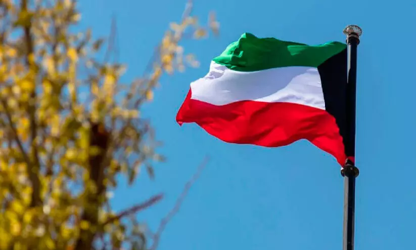 ദേ​ശീ​യ പ​താ​ക അ​നു​ചി​ത​മാ​യി ഉ​പ​യോ​ഗി​ച്ചാ​ൽ ന​ട​പ​ടി