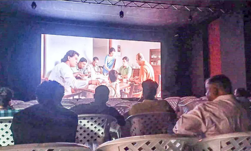 ഒരിക്കൽ സിനിമാ പ്രേമികളെ ഹരം കൊള്ളിച്ച പഴയകാല സിനിമകൾ വീണ്ടും എത്തുന്നു