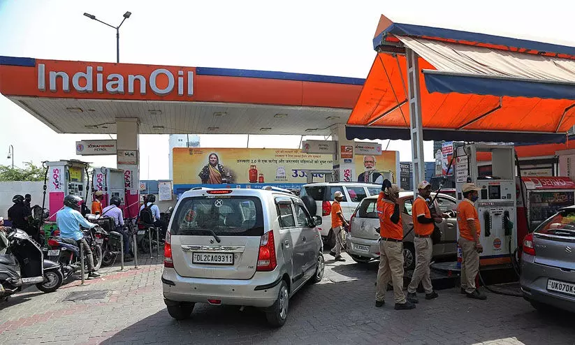 ഇന്ധനത്തിന്റെയും എൽ.പി.ജിയുടെയും കാര്യത്തിൽ പരിഭ്രാന്തരാവേണ്ട; ക്ഷാമമുണ്ടാവാത്ത വിധം സംഭരിച്ചിട്ടുണ്ടെന്ന് ഇന്ത്യൻ ഓയിൽ കോർപ​റേഷൻ