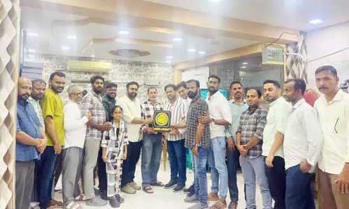 അ​ൽ ഖു​വൈ​ർ കെ.​എം.​സി.​സി   യാ​ത്ര​യ​യ​പ്പ് ന​ൽ​കി