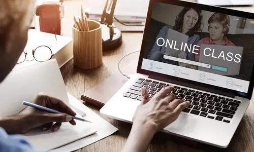 കശ്മീരിലും ഡൽഹിയിലും സ്കൂളുകളിൽ ഓൺലൈൻ ക്ലാസുകൾ