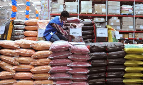 അ​വ​ശ്യ​വ​സ്തു​ക്ക​ൾ പൂ​ഴ്ത്തി​വെ​ക്കു​ന്ന​തി​നെ​തി​രെ സ​ർ​ക്കാ​ർ മു​ന്ന​റി​യി​പ്പ്
